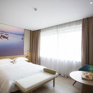 Deluxe Queen Suite